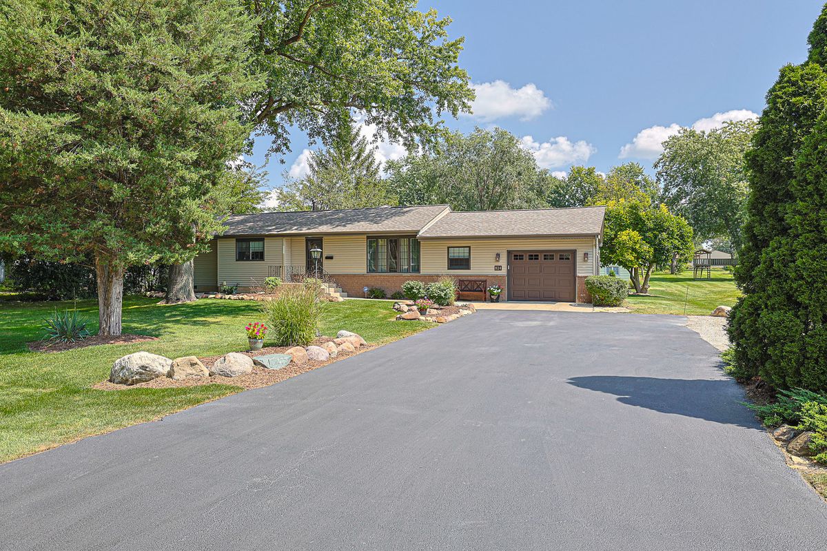 824 Ogden Rd, New Lenox, IL 60451 — photo 2