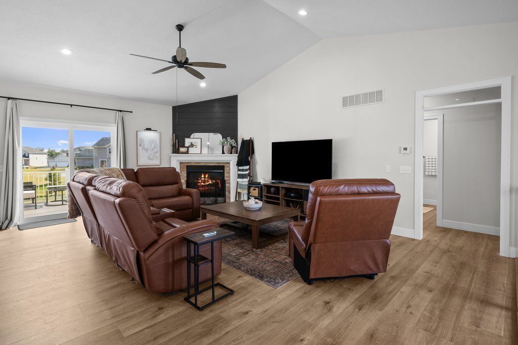 493 Mason Dr, Riverdale, IA 52722 — photo 5