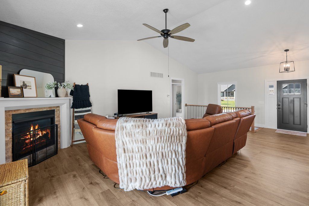 493 Mason Dr, Riverdale, IA 52722 — photo 8