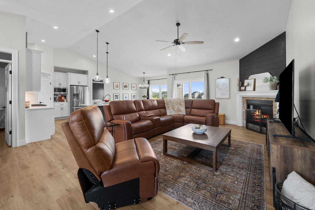 493 Mason Dr, Riverdale, IA 52722 — photo 7