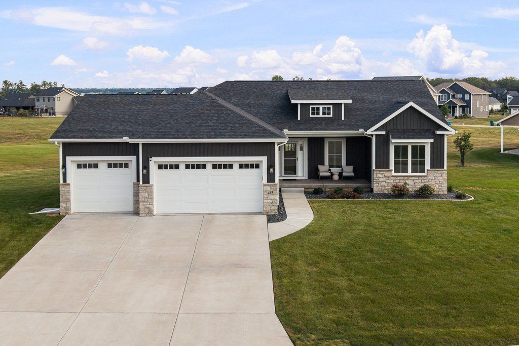 493 Mason Dr, Riverdale, IA 52722 — photo 4