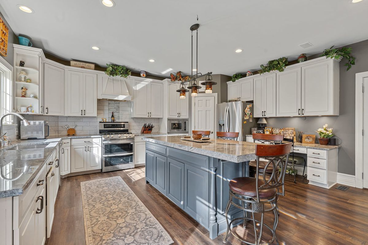 110 Rolling Knolls Ave, Elgin, IL 60120 — photo 2