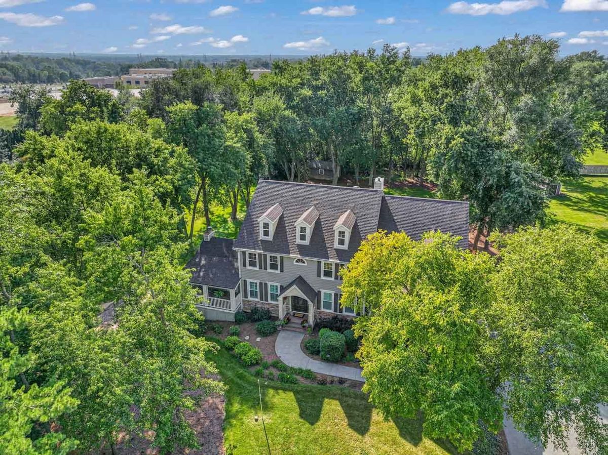 110 Rolling Knolls Ave, Elgin, IL 60120 — photo 8