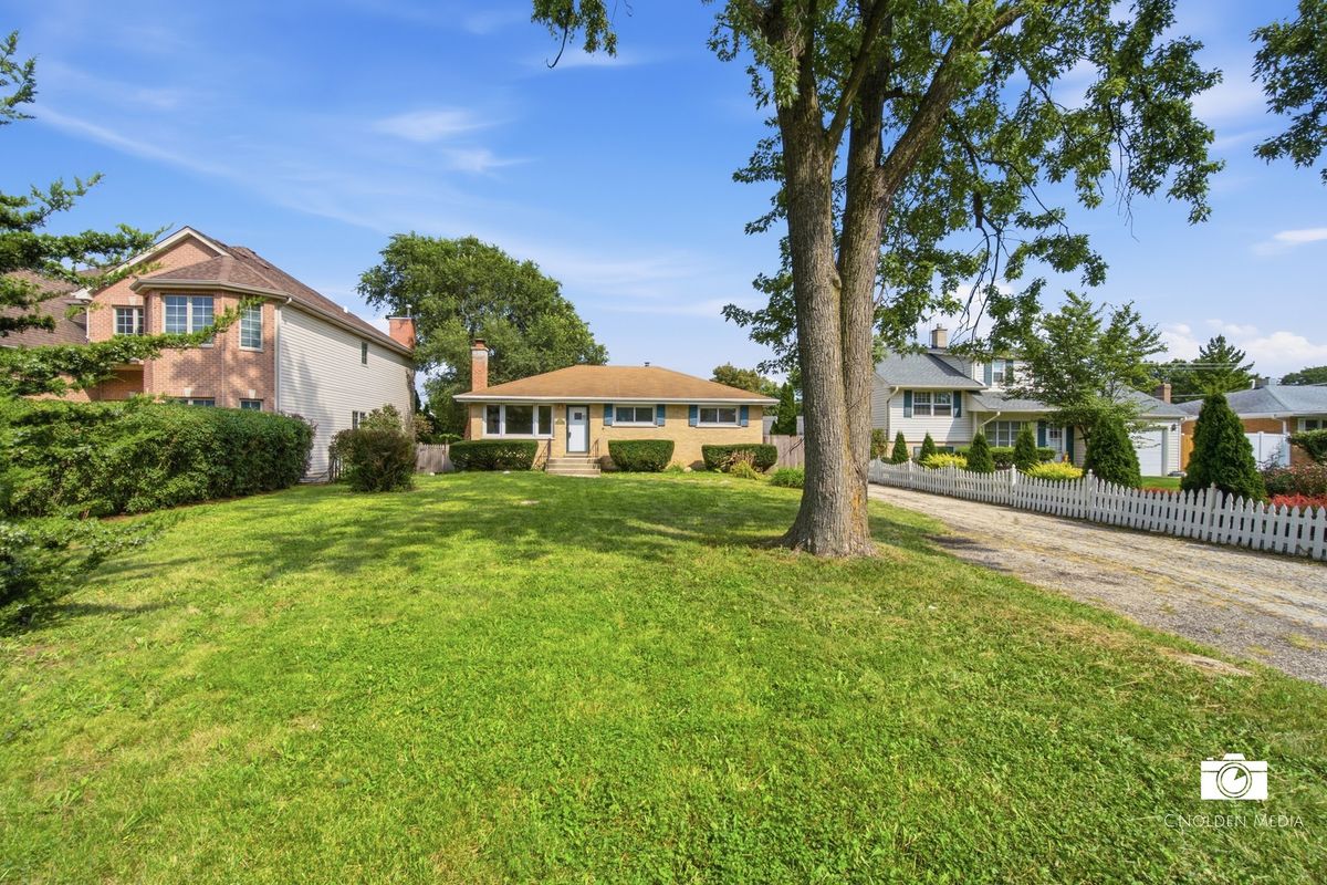 599 N Willow Rd, Elmhurst, IL 60126 — photo 2