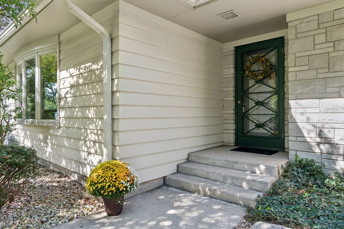 1191 S Batavia Ave, Batavia, IL 60510 — photo 2