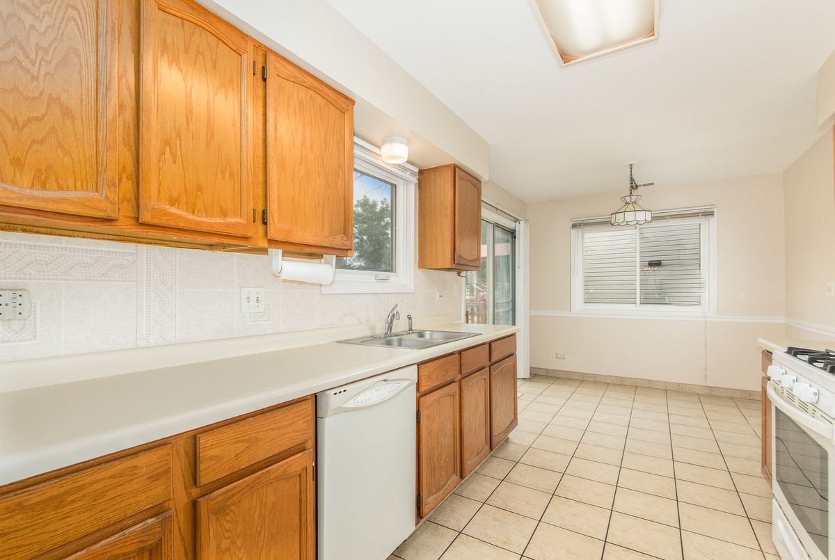 1294 Longford Cir, Elgin, IL 60120 — photo 7