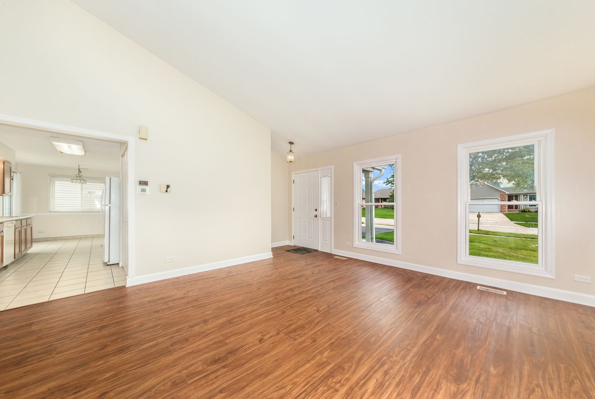 1294 Longford Cir, Elgin, IL 60120 — photo 2