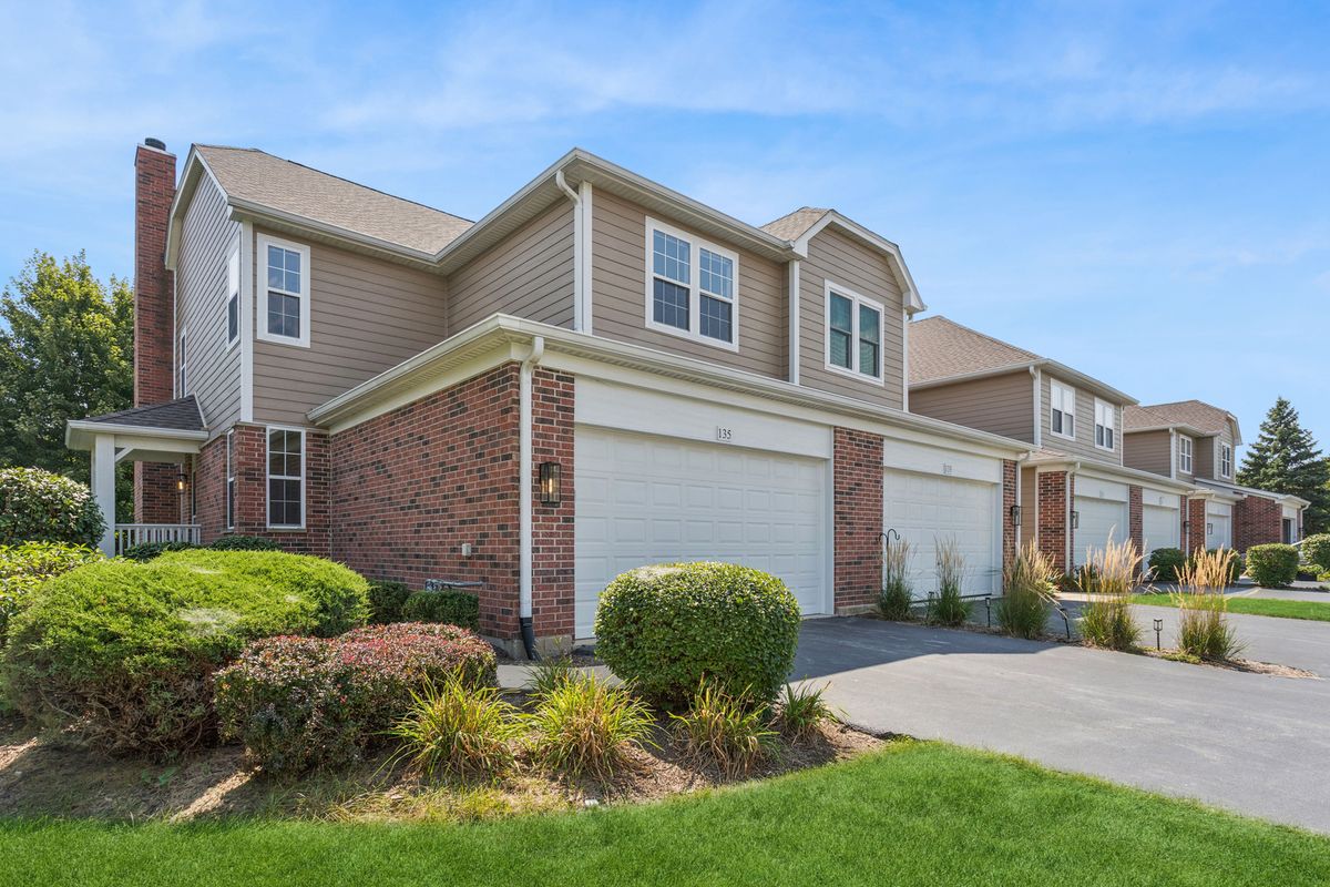 135 Tanglewood Dr, Glen Ellyn, IL 60137 — photo 2