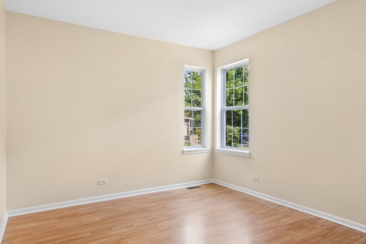 135 Tanglewood Dr, Glen Ellyn, IL 60137 — photo 8
