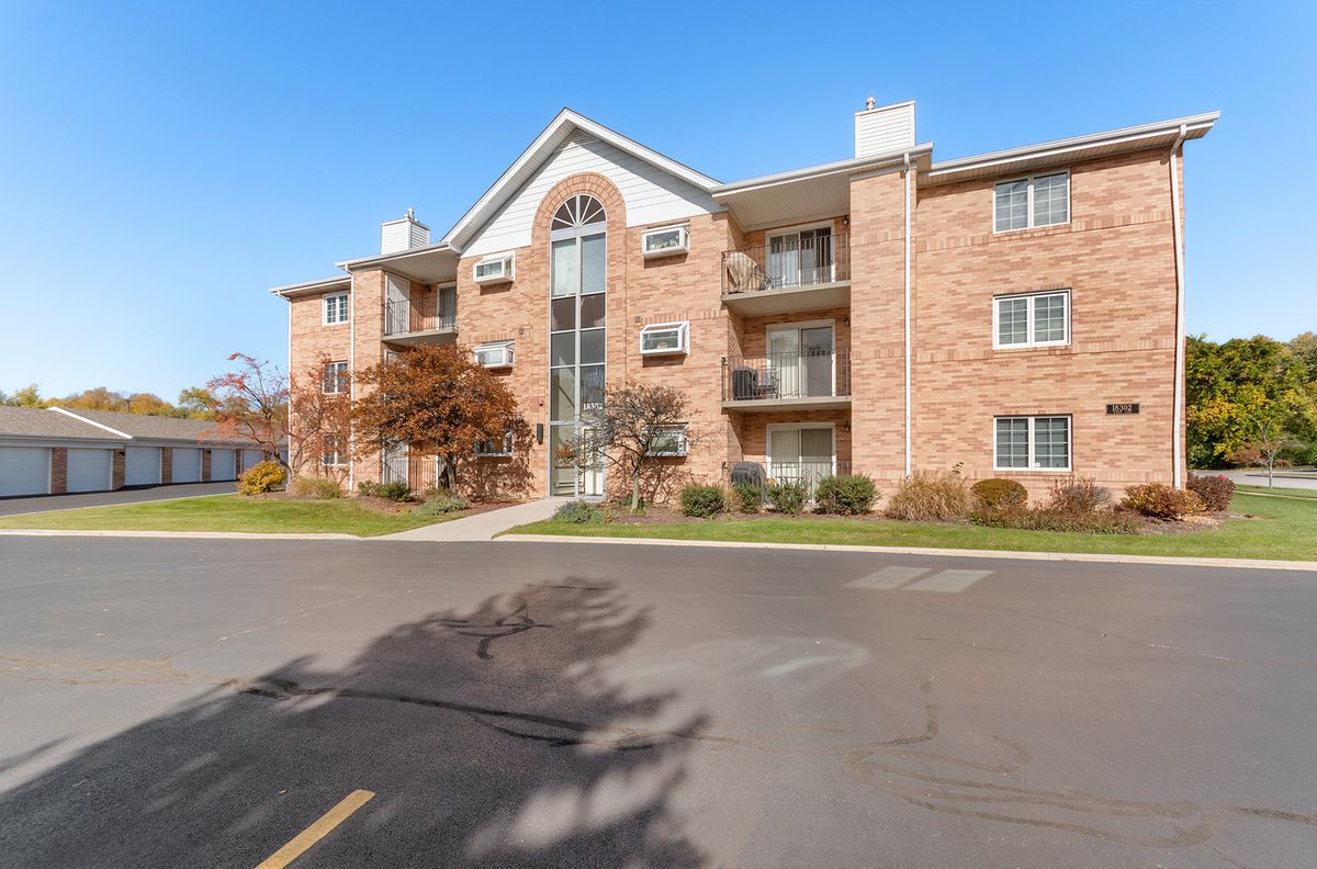 18302 Robin Ln #D1, Homewood, IL 60430 — photo 2