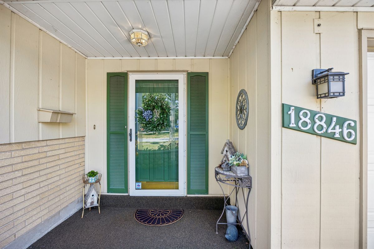 18846 Queens Rd, Homewood, IL 60430 — photo 2