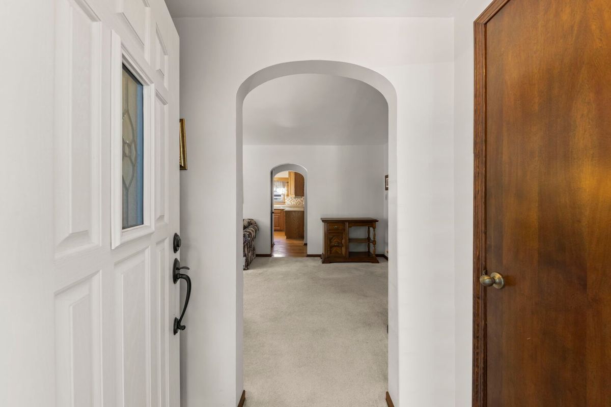 4038 Highland Ave, Downers Grove, IL 60515 — photo 2