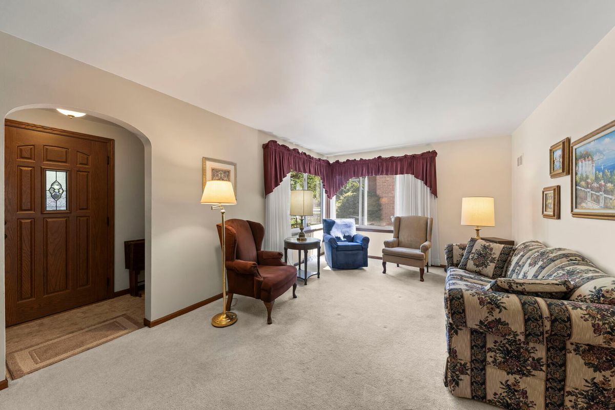 4038 Highland Ave, Downers Grove, IL 60515 — photo 3