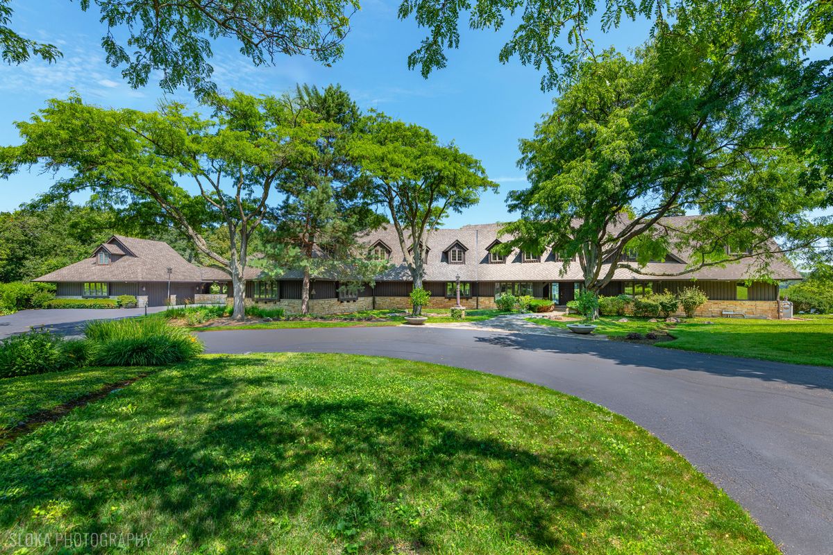 82 Hawley Woods Rd, Barrington Hills, IL 60010 — photo 2
