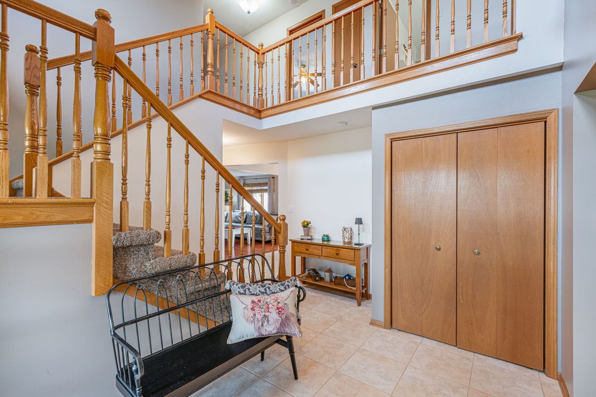 8036 Edgebrook Ln, Tinley Park, IL 60487 — photo 2