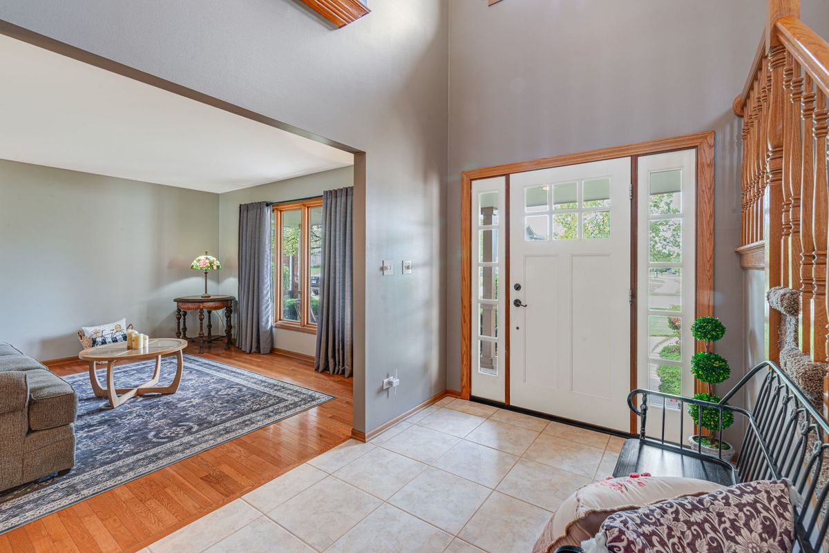 8036 Edgebrook Ln, Tinley Park, IL 60487 — photo 3
