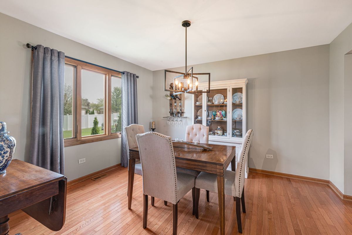 8036 Edgebrook Ln, Tinley Park, IL 60487 — photo 7