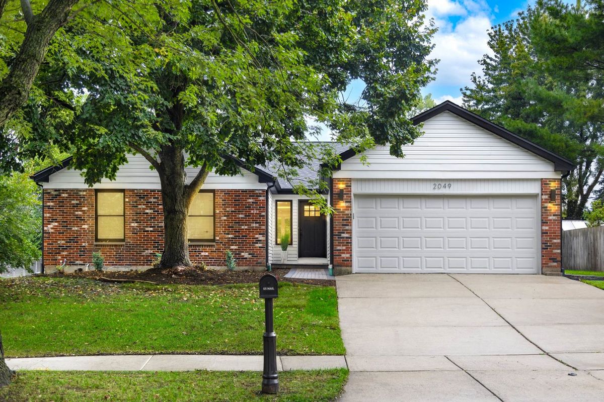 2049 Dorval Dr, Naperville, IL 60565