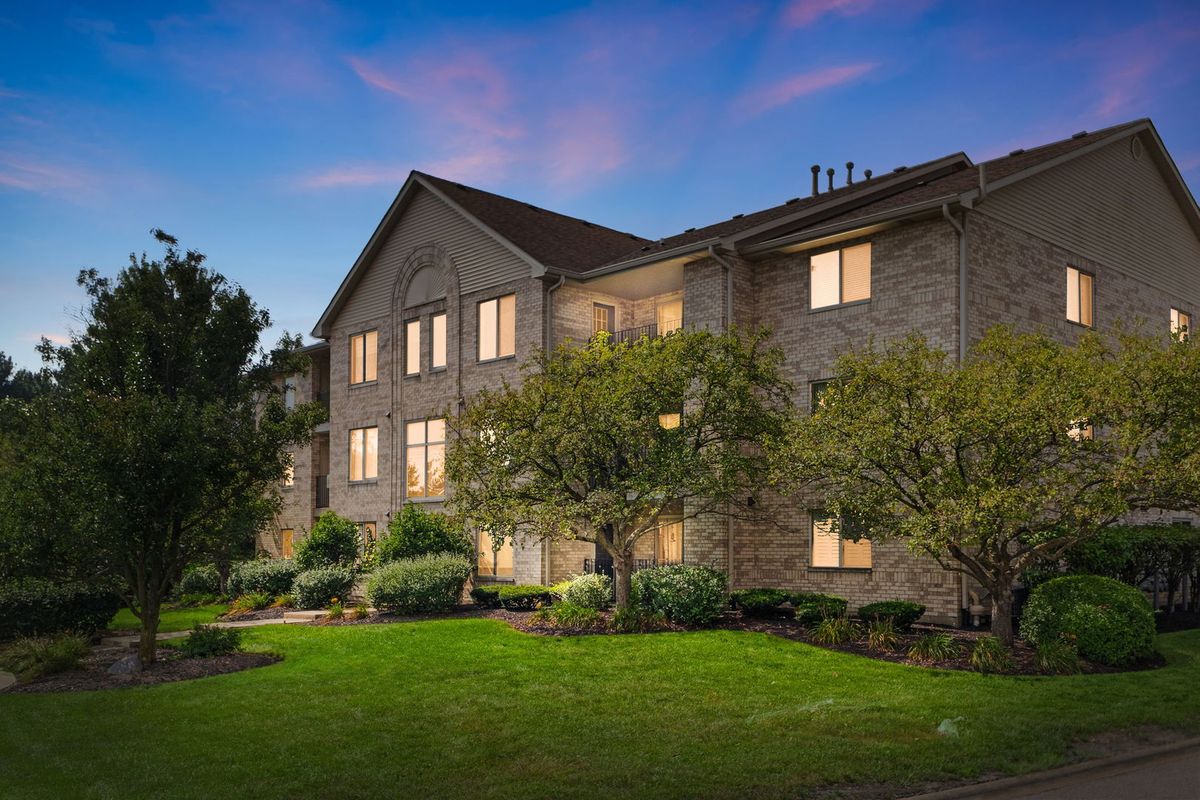 6835 Forestview Dr #2C, Oak Forest, IL 60452