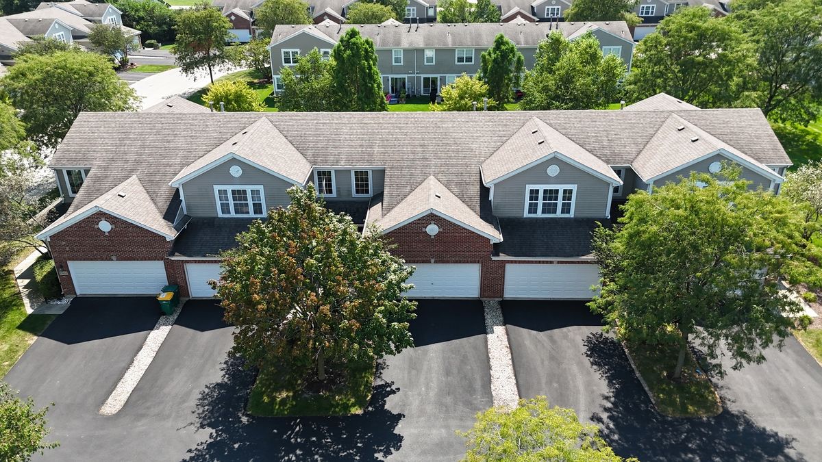 17428 Fox Bend Ln, Lockport, IL 60441