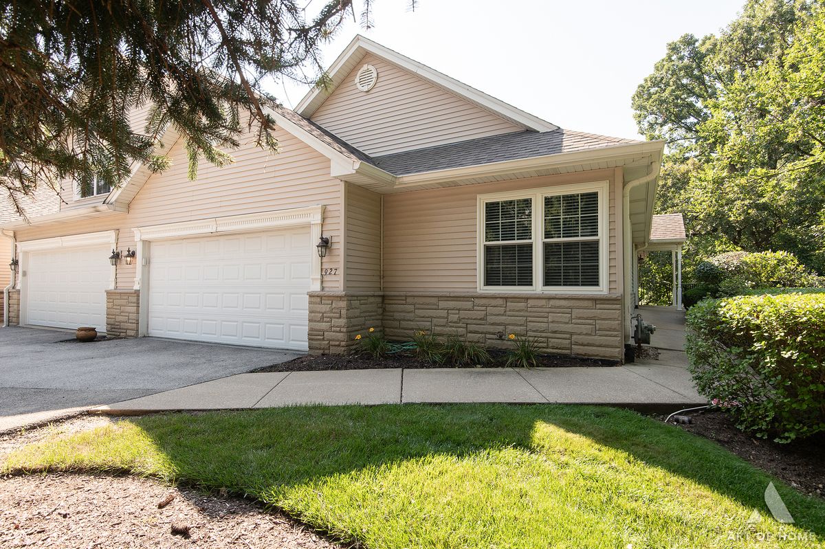 927 Treeline Ct, Lockport, IL 60441