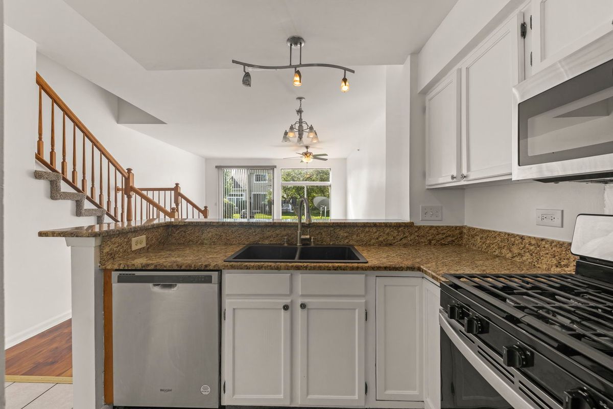 1165 E Cambria Ln, Lombard, IL 60148 — photo 6