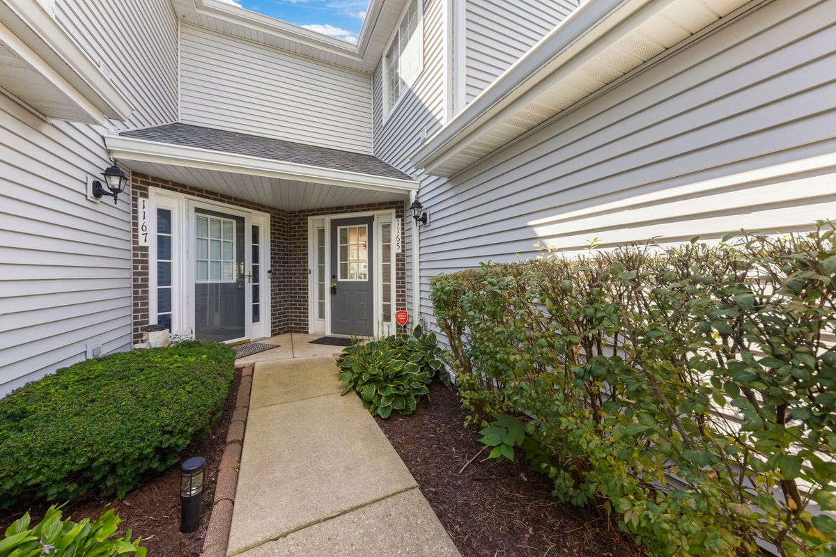 1165 E Cambria Ln, Lombard, IL 60148 — photo 2
