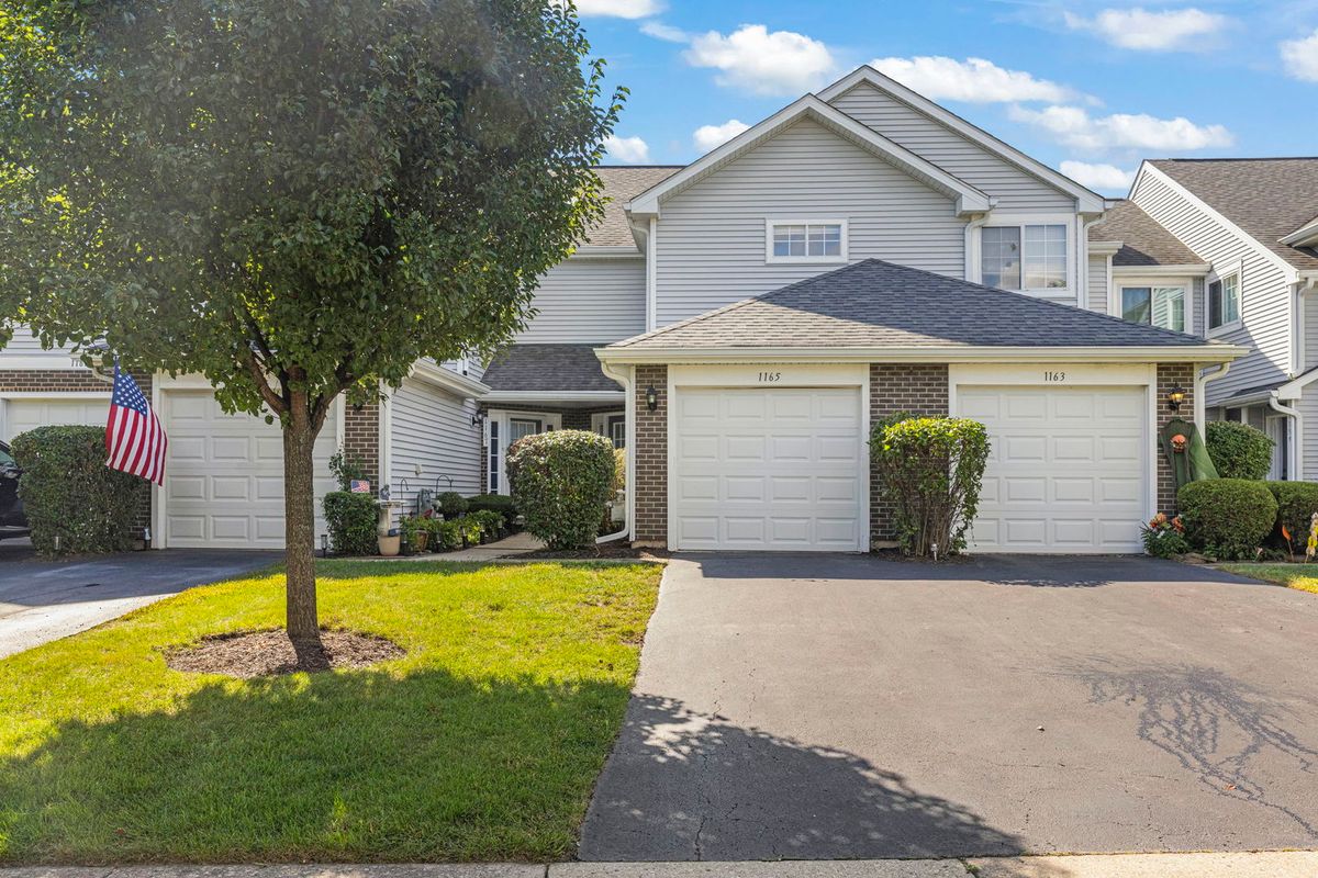 1165 E Cambria Ln, Lombard, IL 60148