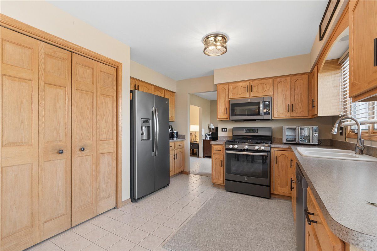 12540 W Hampshire Ln, Homer Glen, IL 60491 — photo 8