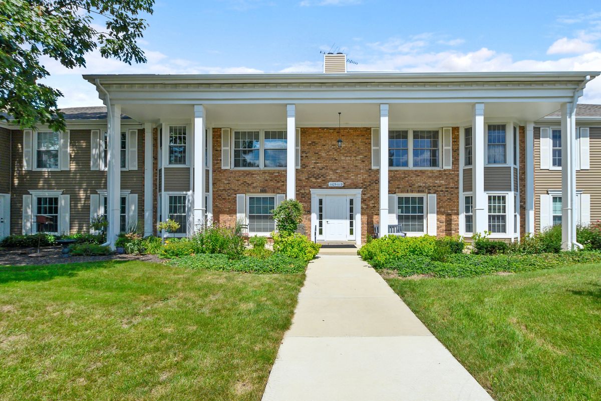 1105 Spring Garden Cir #5, Naperville, IL 60563