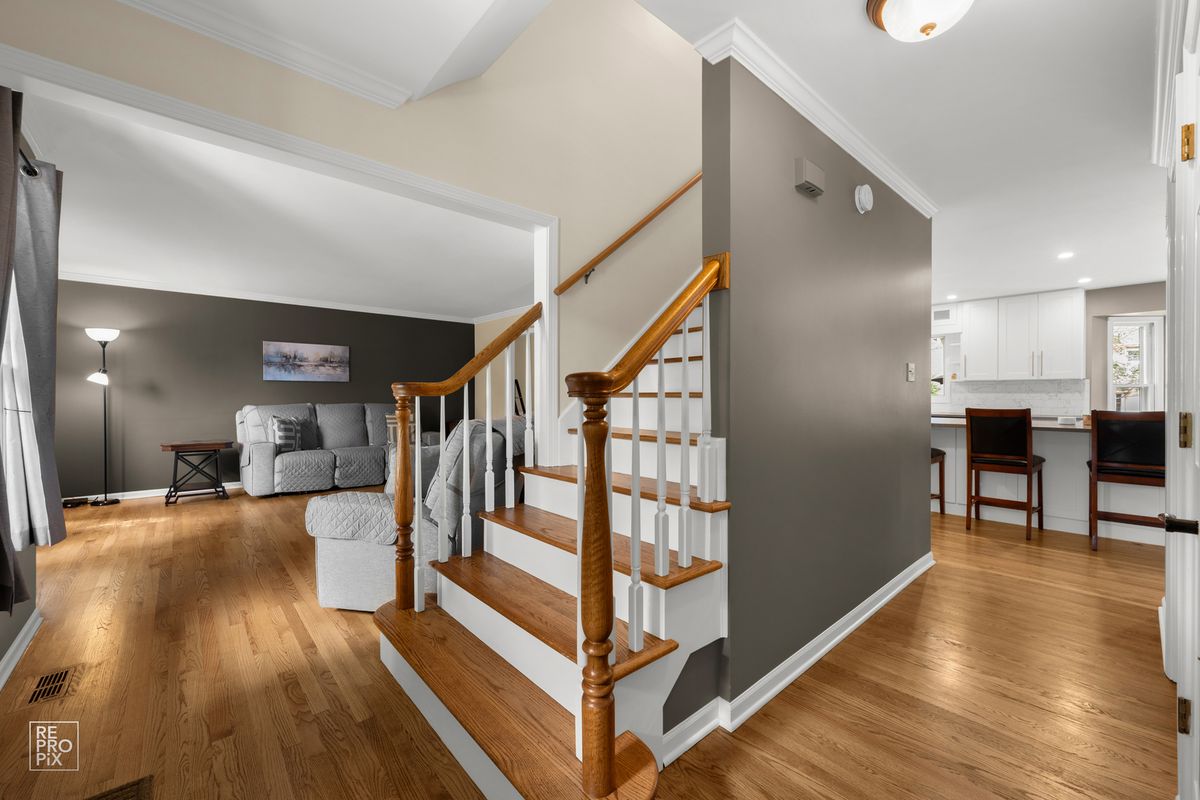 3207 Barnes Ln, Naperville, IL 60564 — photo 2