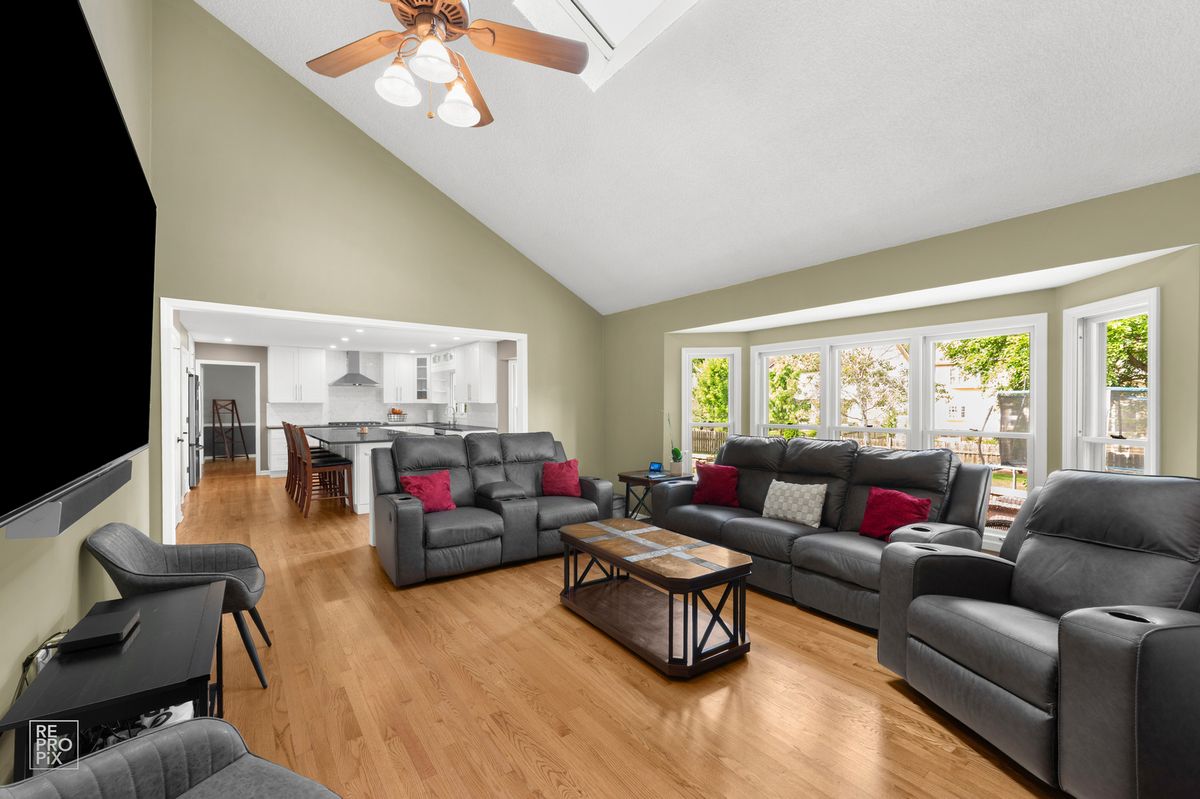 3207 Barnes Ln, Naperville, IL 60564 — photo 6