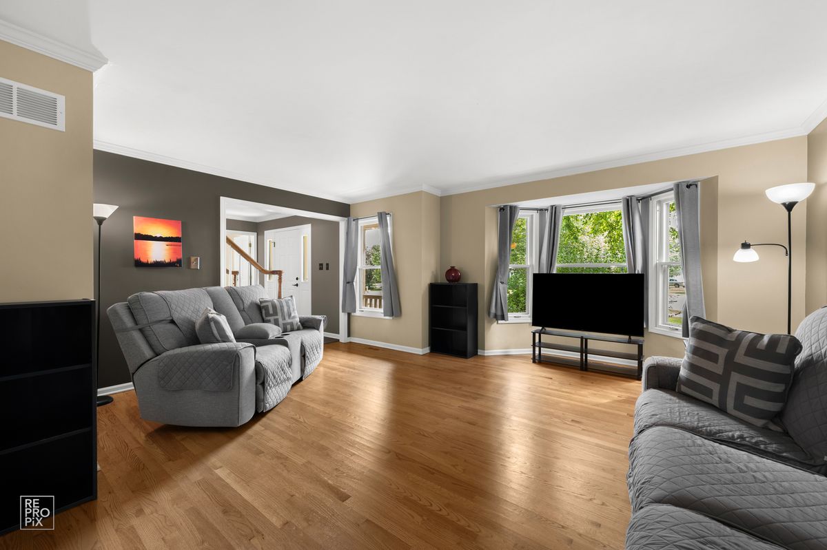3207 Barnes Ln, Naperville, IL 60564 — photo 3
