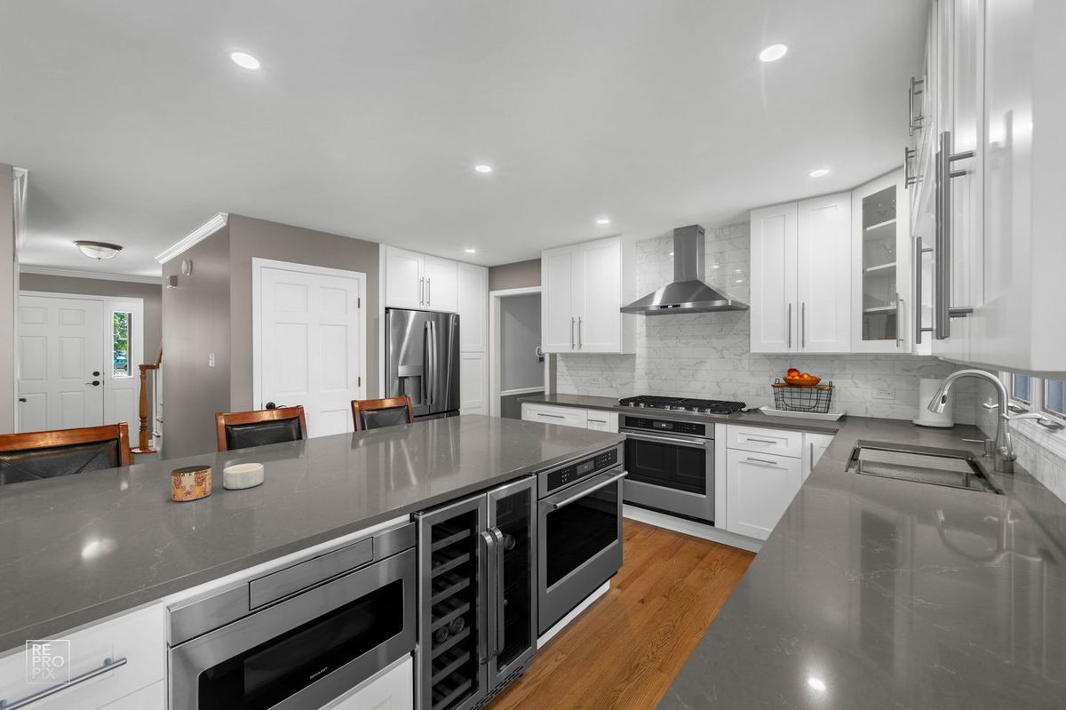 3207 Barnes Ln, Naperville, IL 60564 — photo 8