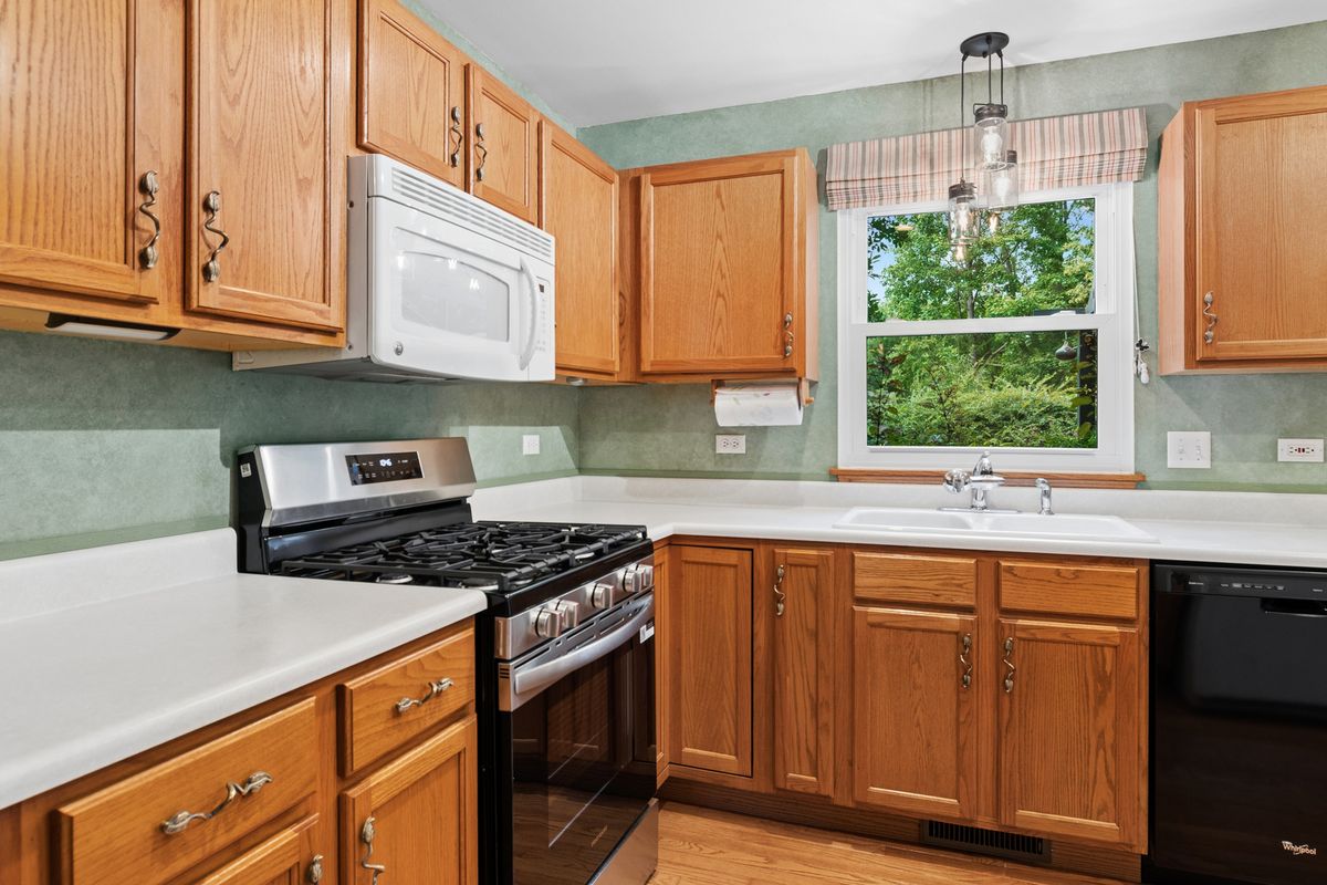 213 Lathem St, Batavia, IL 60510 — photo 8