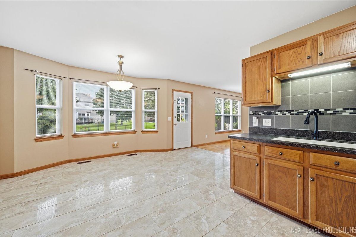 2513 Briarwood Ct, Aurora, IL 60506 — photo 6