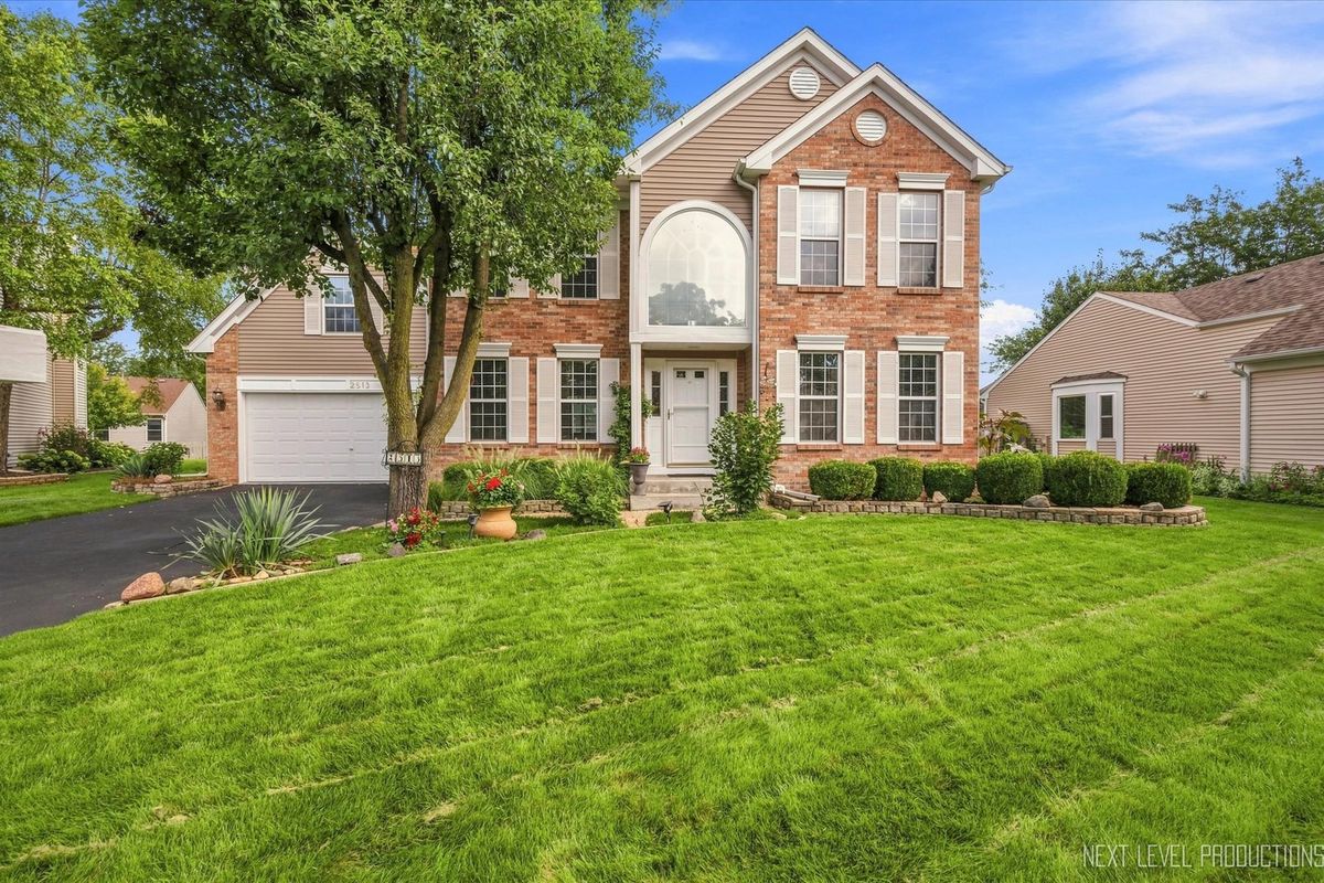2513 Briarwood Ct, Aurora, IL 60506