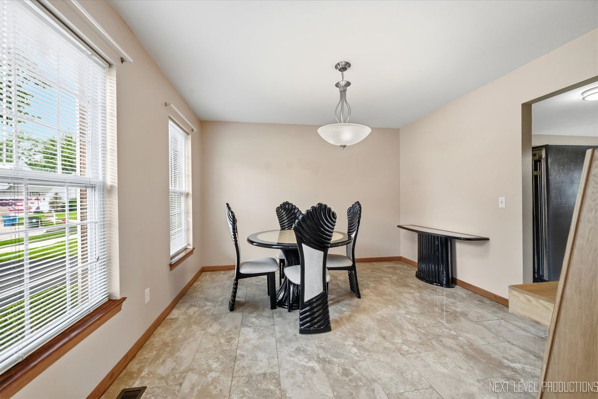 2513 Briarwood Ct, Aurora, IL 60506 — photo 4