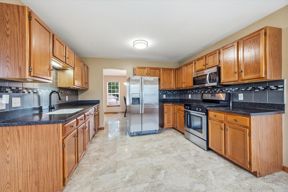 2513 Briarwood Ct, Aurora, IL 60506 — photo 5