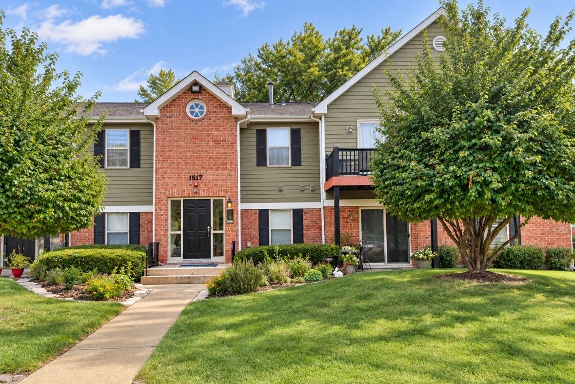 1517 Raymond Dr #103, Naperville, IL 60563