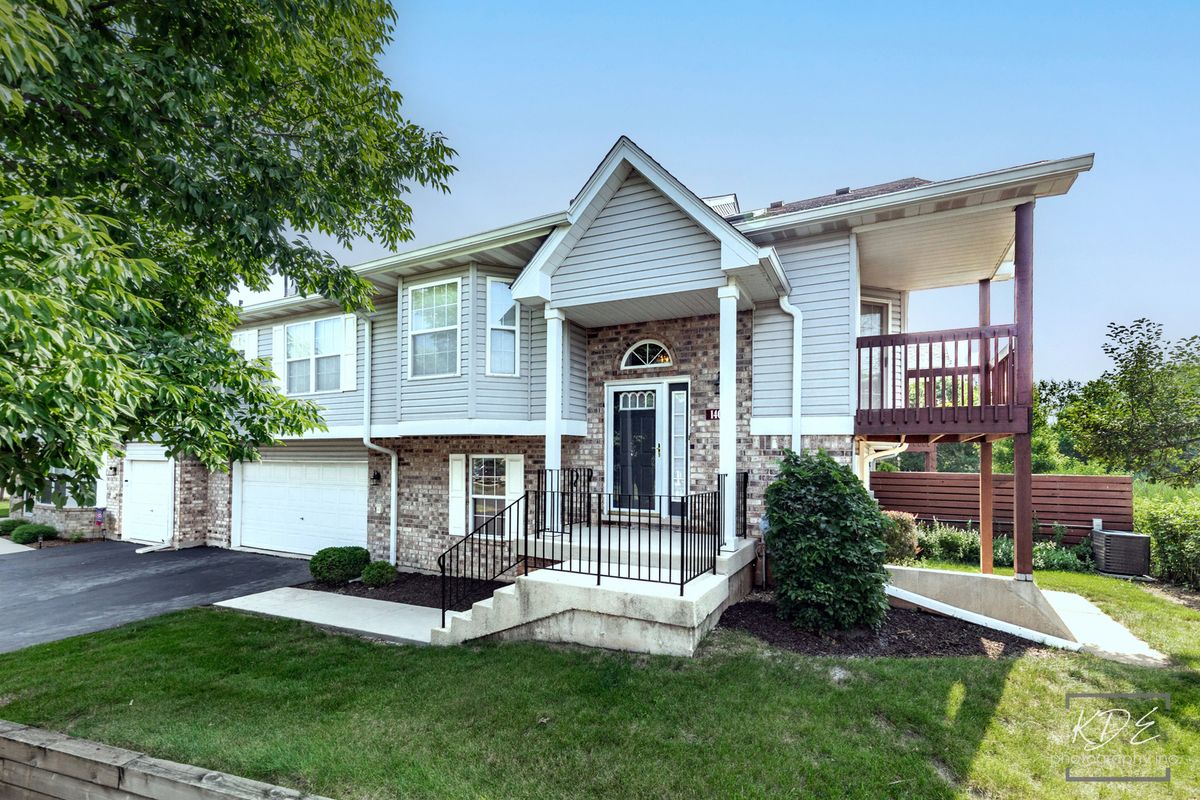14017 S Cambridge Cir, Plainfield, IL 60544