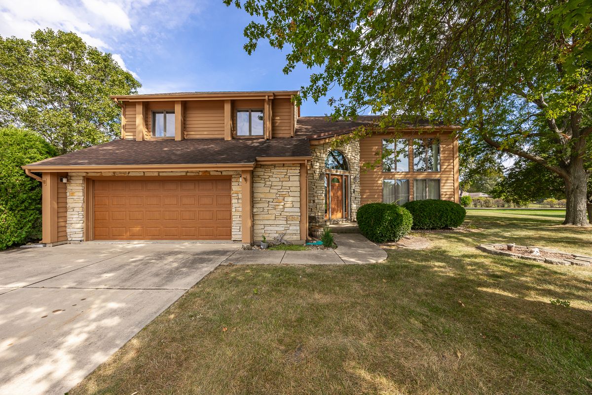 9s041 Stearman Dr, Naperville, IL 60564 — photo 2