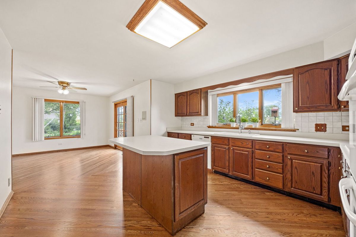 9s041 Stearman Dr, Naperville, IL 60564 — photo 8