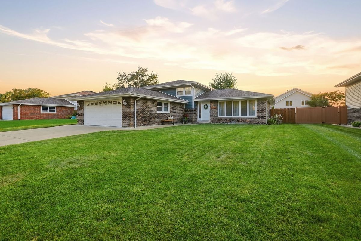 10548 S Tod Dr, Palos Hills, IL 60465 — photo 2
