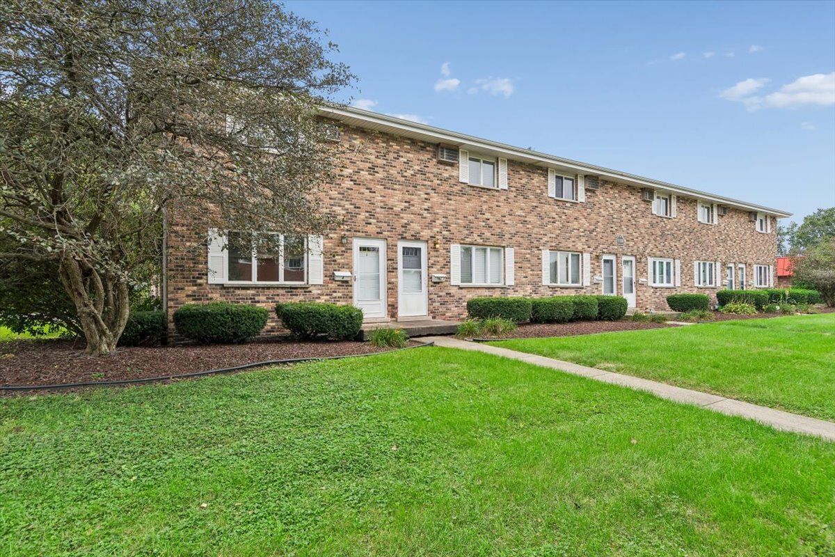 110 Towncrest Dr #A, New Lenox, IL 60451 — photo 2