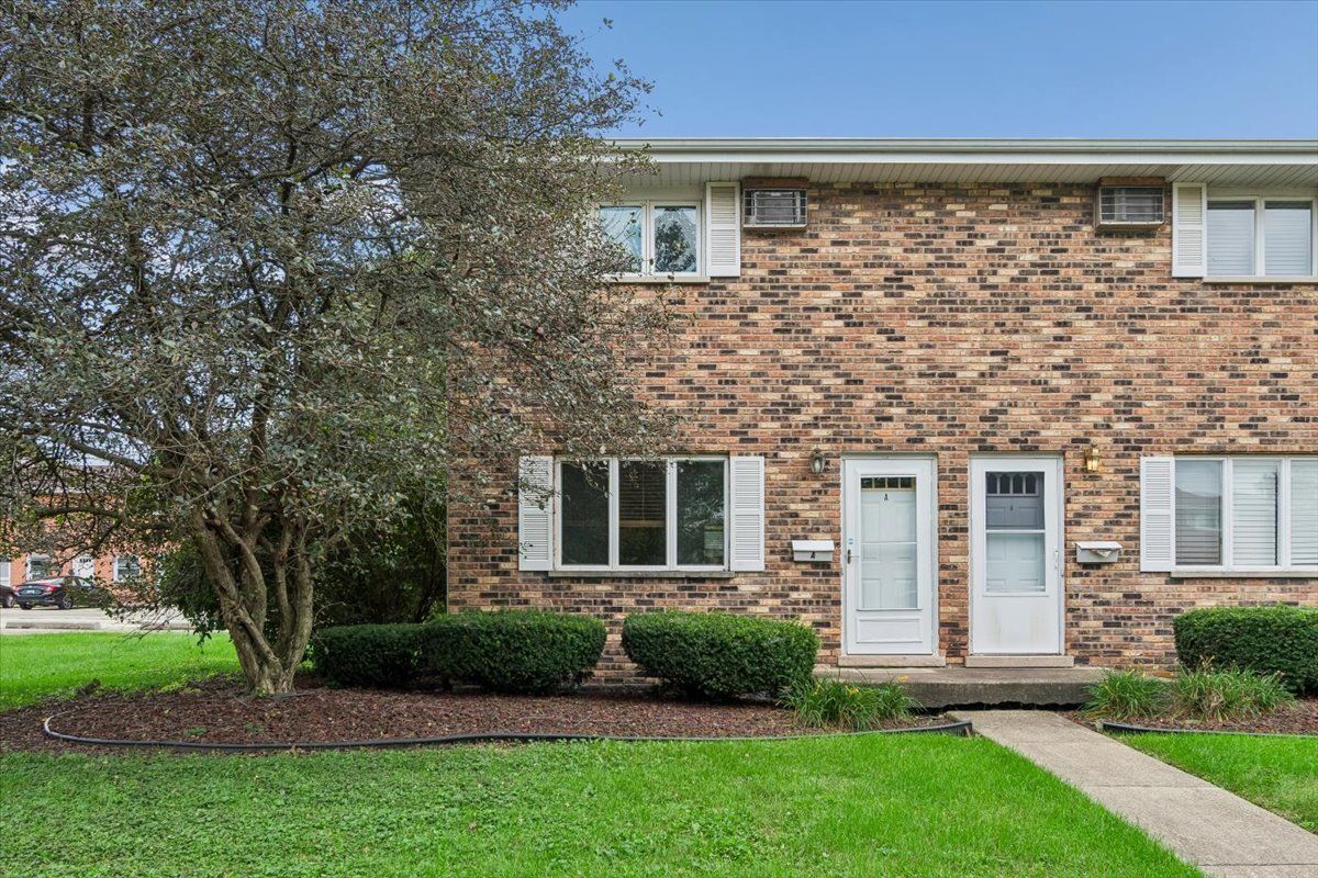 110 Towncrest Dr #A, New Lenox, IL 60451