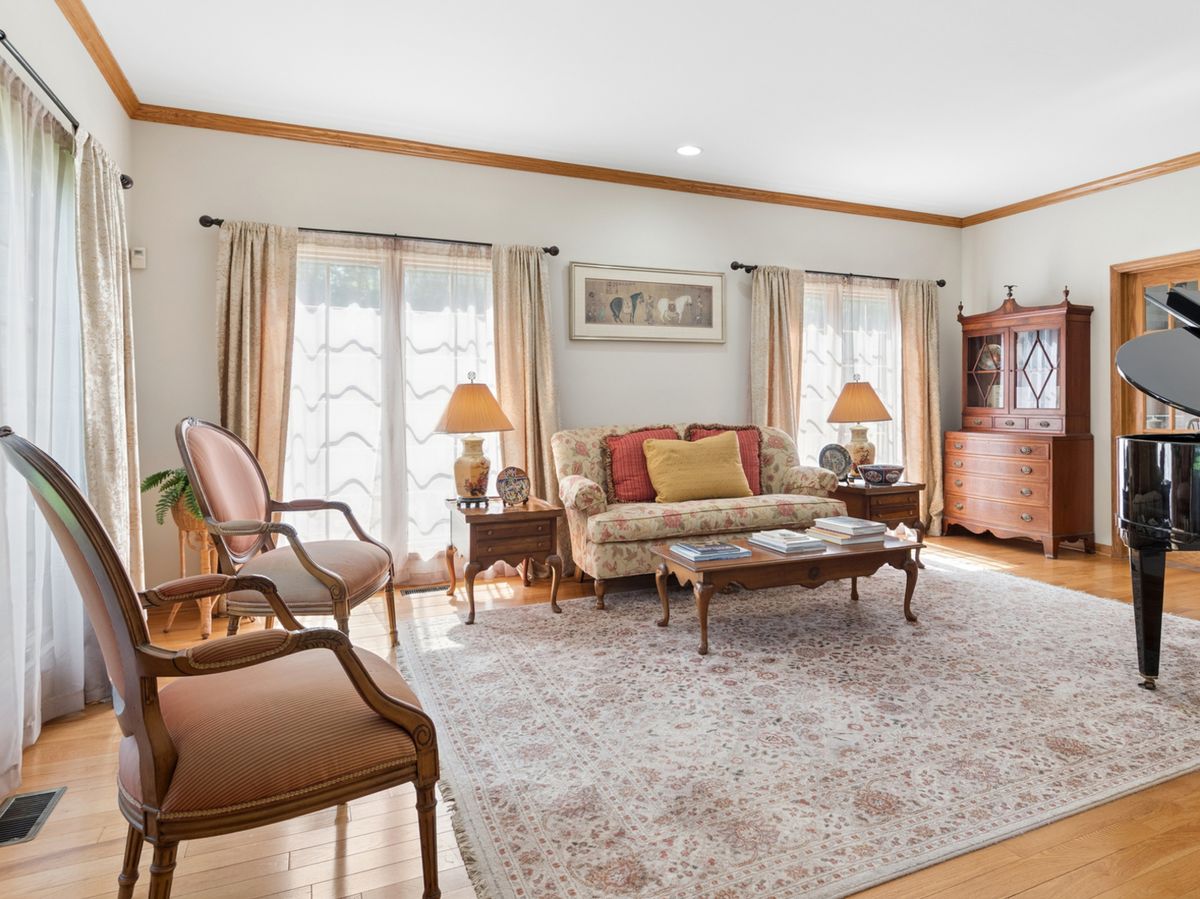 130 N Buckingham Dr, Sugar Grove, IL 60554 — photo 6