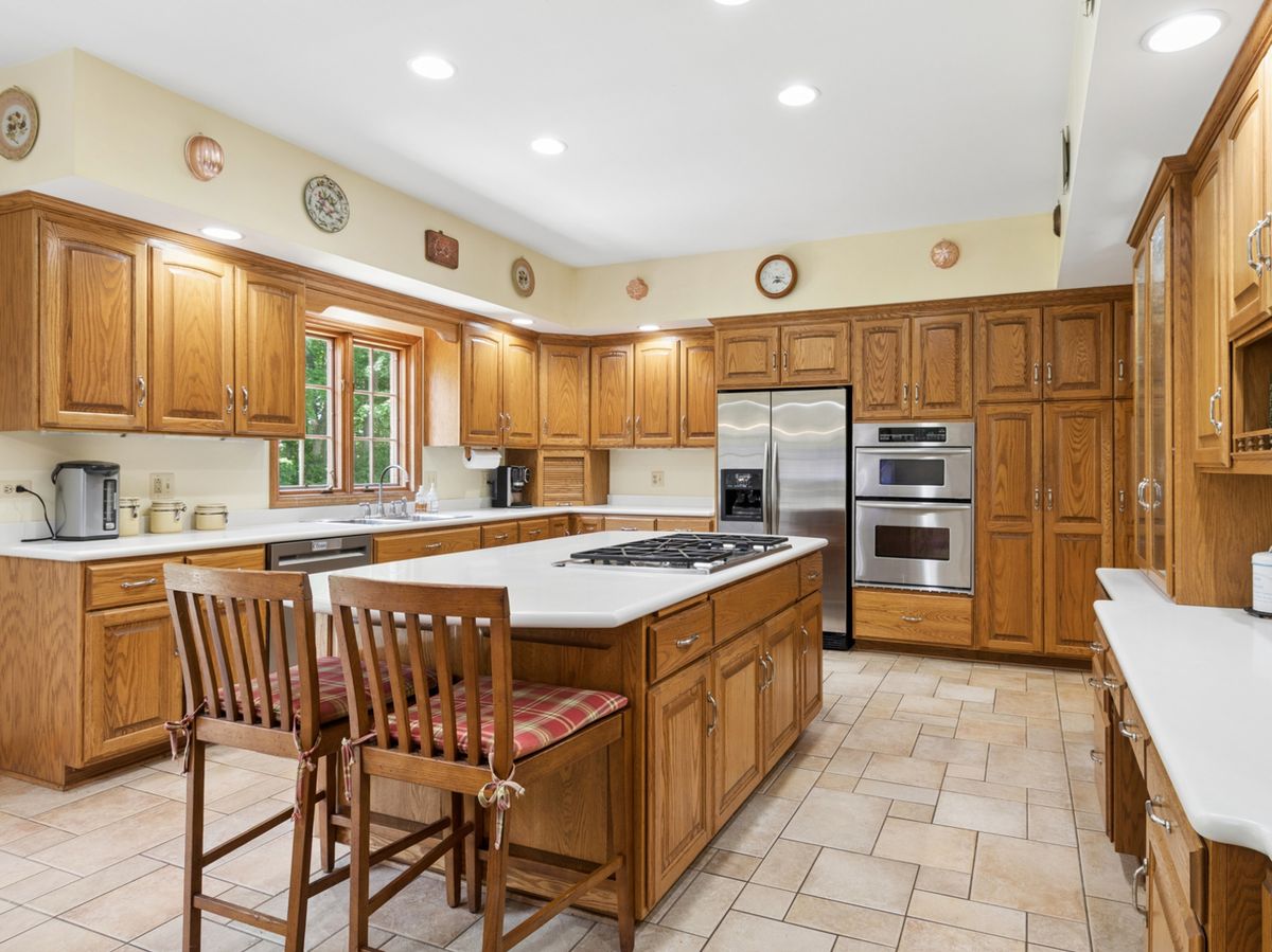 130 N Buckingham Dr, Sugar Grove, IL 60554 — photo 7