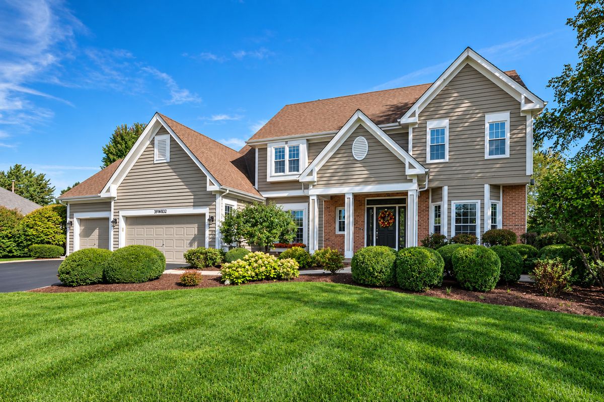 39w832 Carl Sandburg Rd, St. Charles, IL 60175