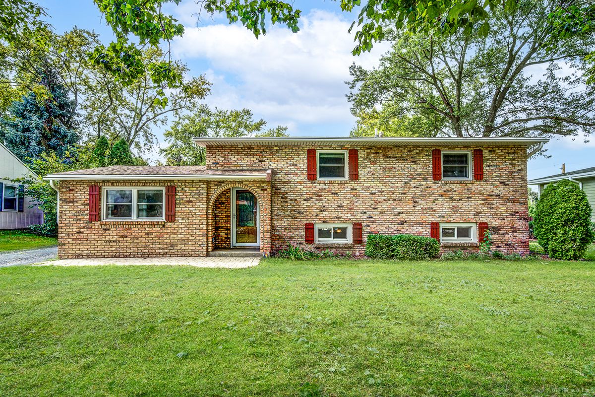408 N Locust St, Frankfort, IL 60423